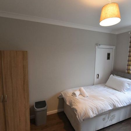 Sighthill 3 Bedrooms With Private Garden Edinburgh Exterior photo
