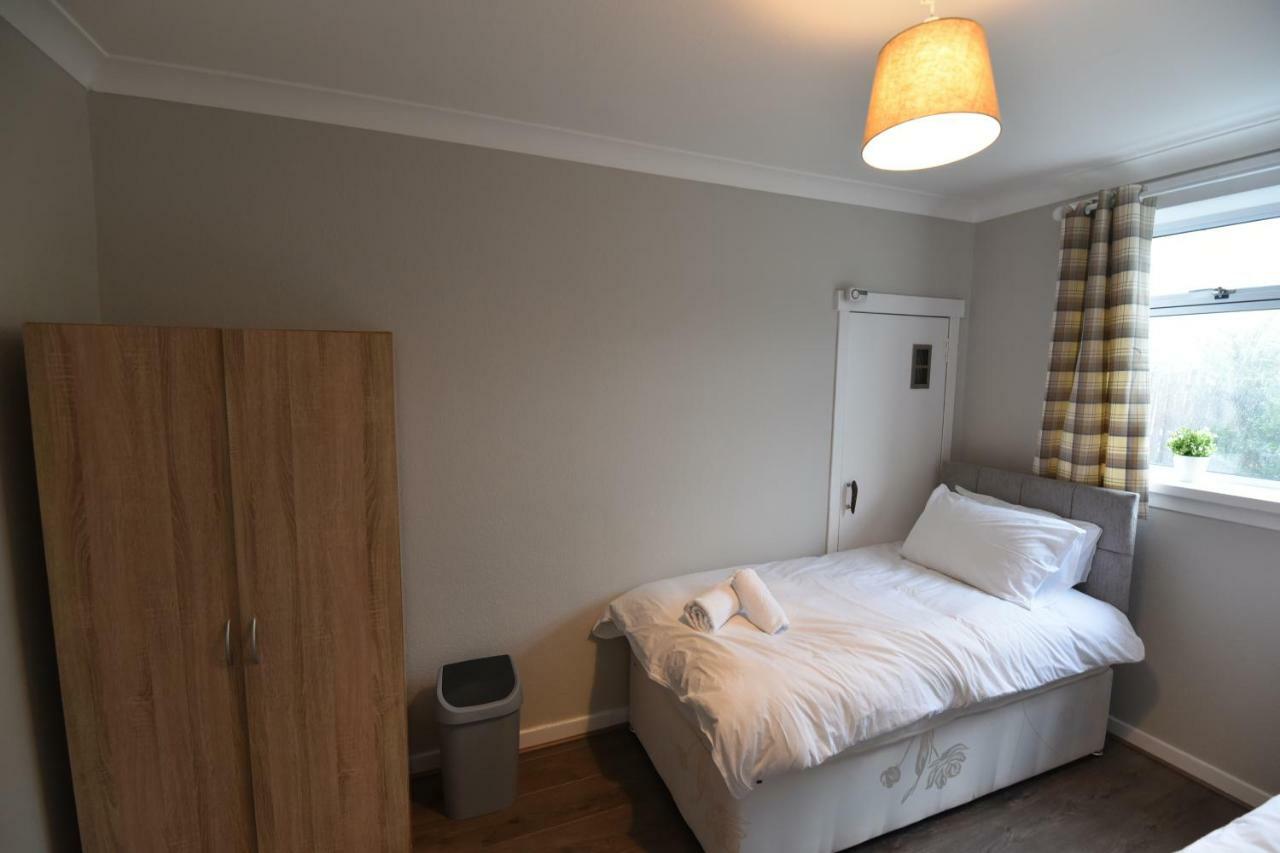 Sighthill 3 Bedrooms With Private Garden Edinburgh Exterior photo