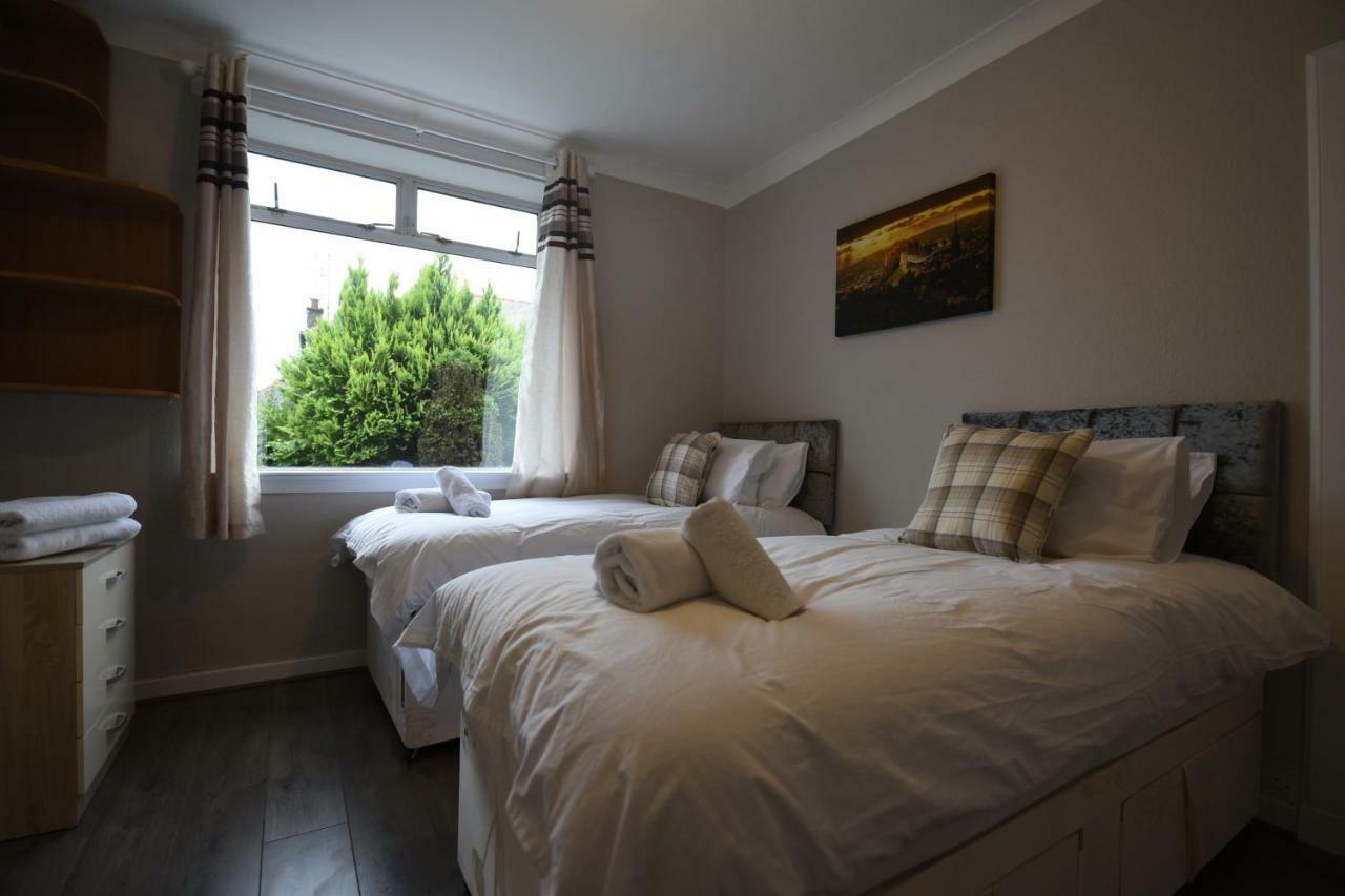 Sighthill 3 Bedrooms With Private Garden Edinburgh Exterior photo